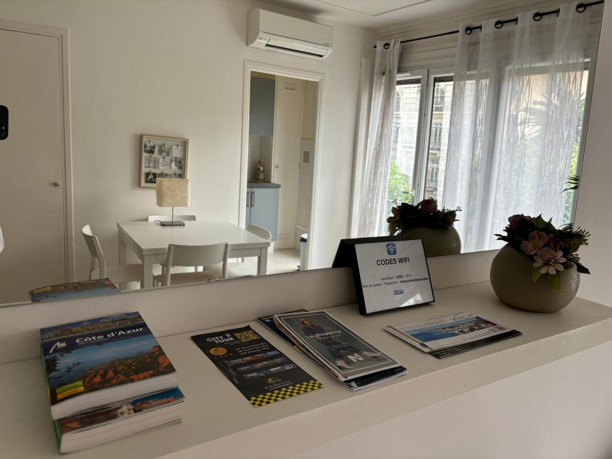 Bel Appartement De Gill Centre Ville Niza Exterior foto